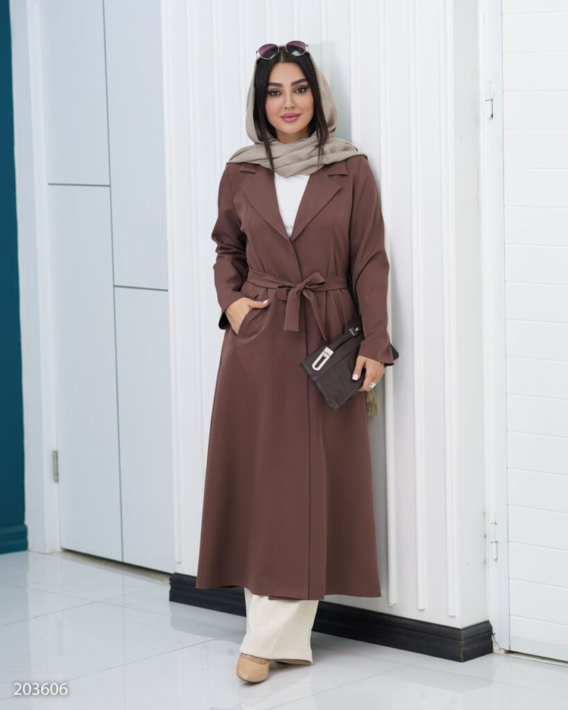مانتو زنانه مدل کتایون با پارچه مازراتی و کمربند در رنگ ژورنالی